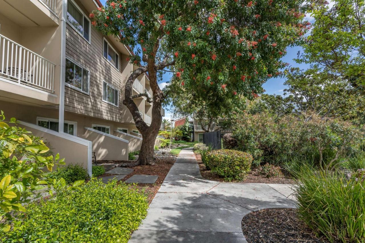 Best Western Plus Garden Court Inn Fremont Exterior photo