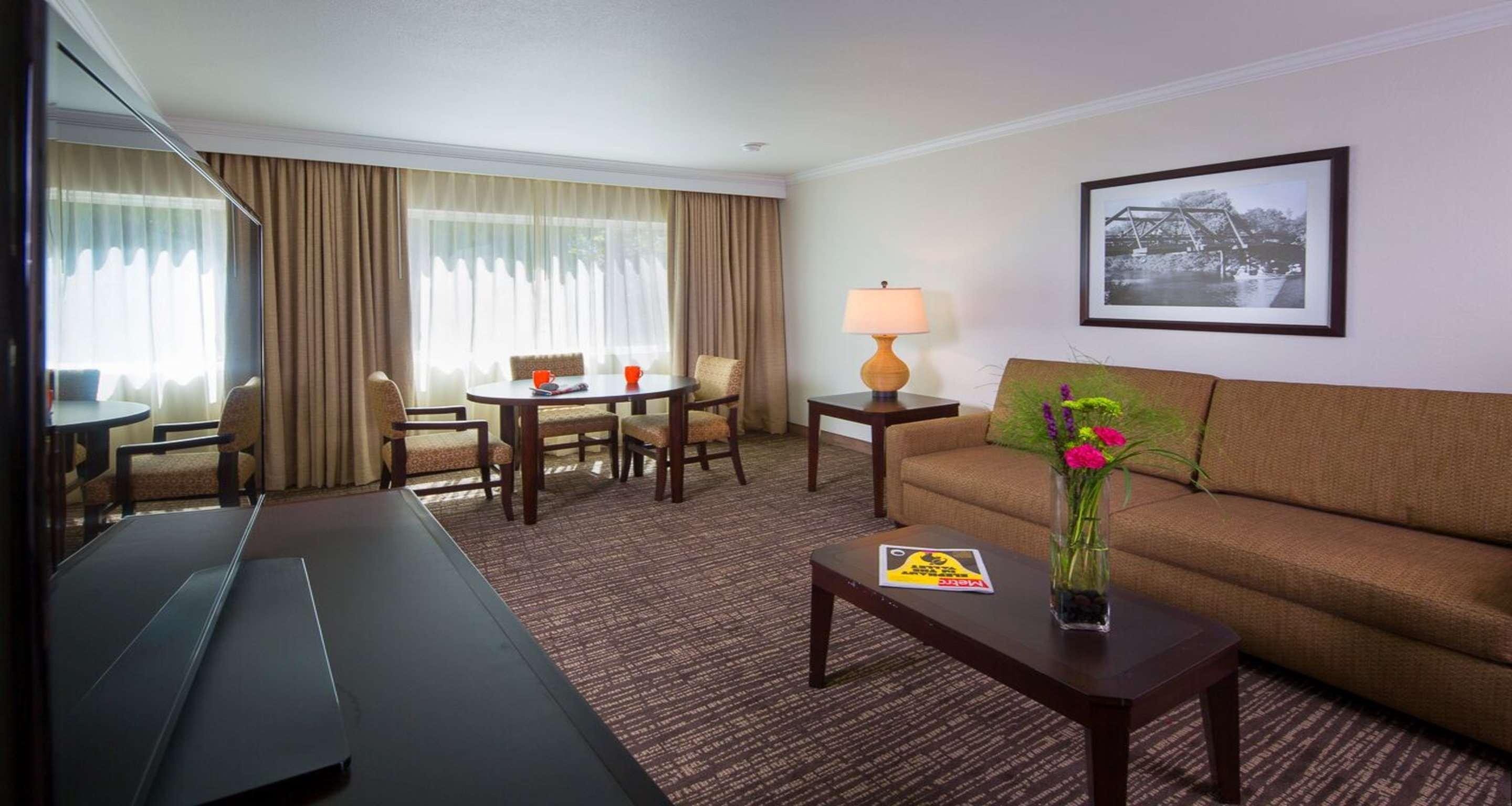 Best Western Plus Garden Court Inn Fremont Exterior photo