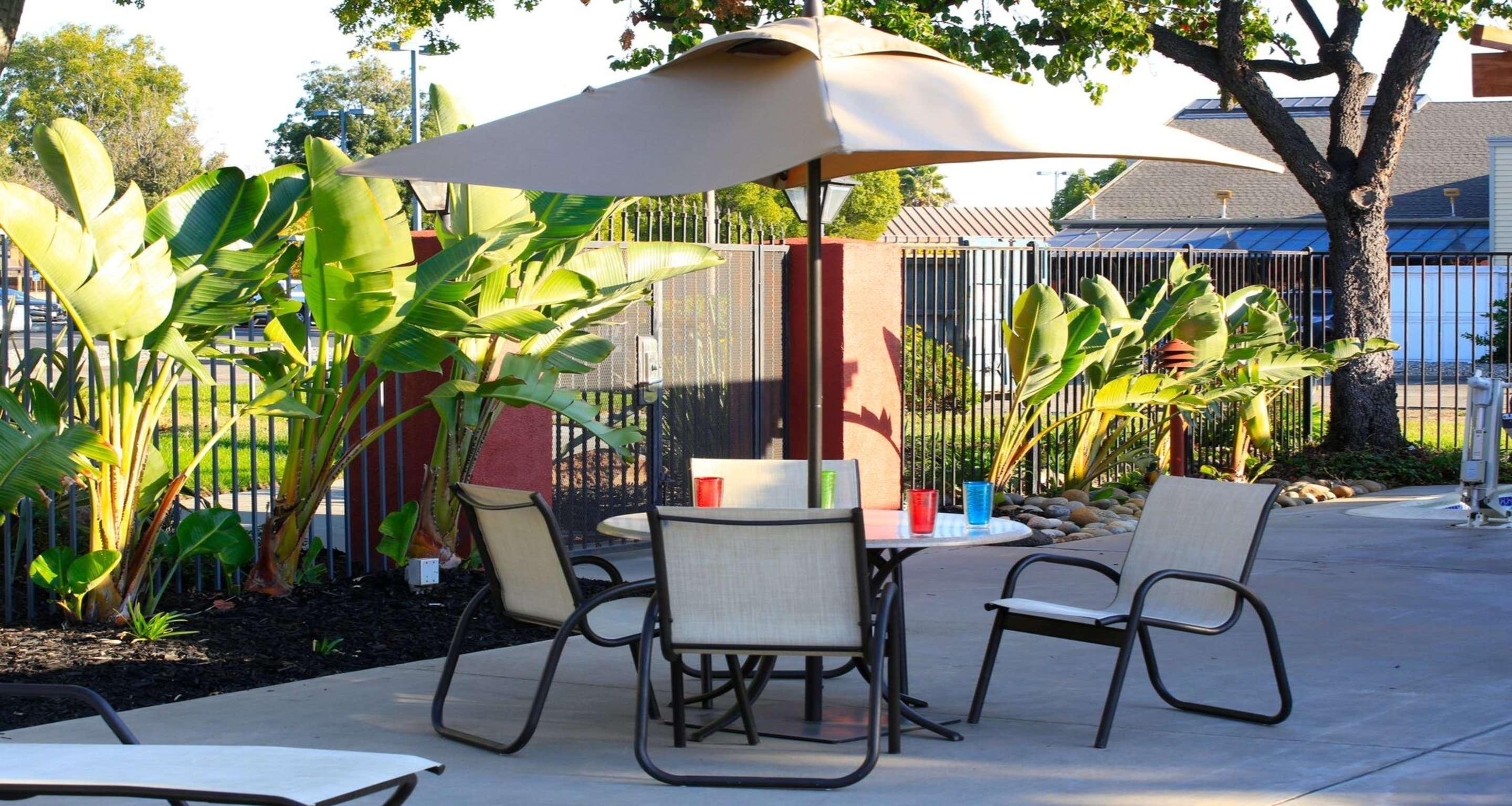 Best Western Plus Garden Court Inn Fremont Exterior photo