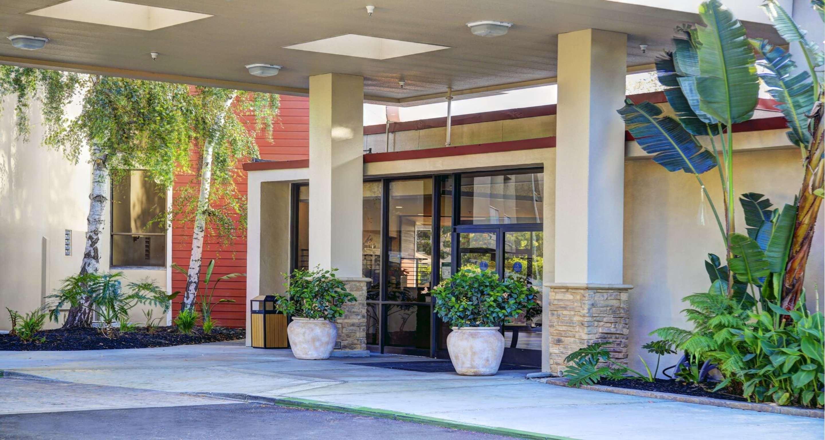 Best Western Plus Garden Court Inn Fremont Exterior photo