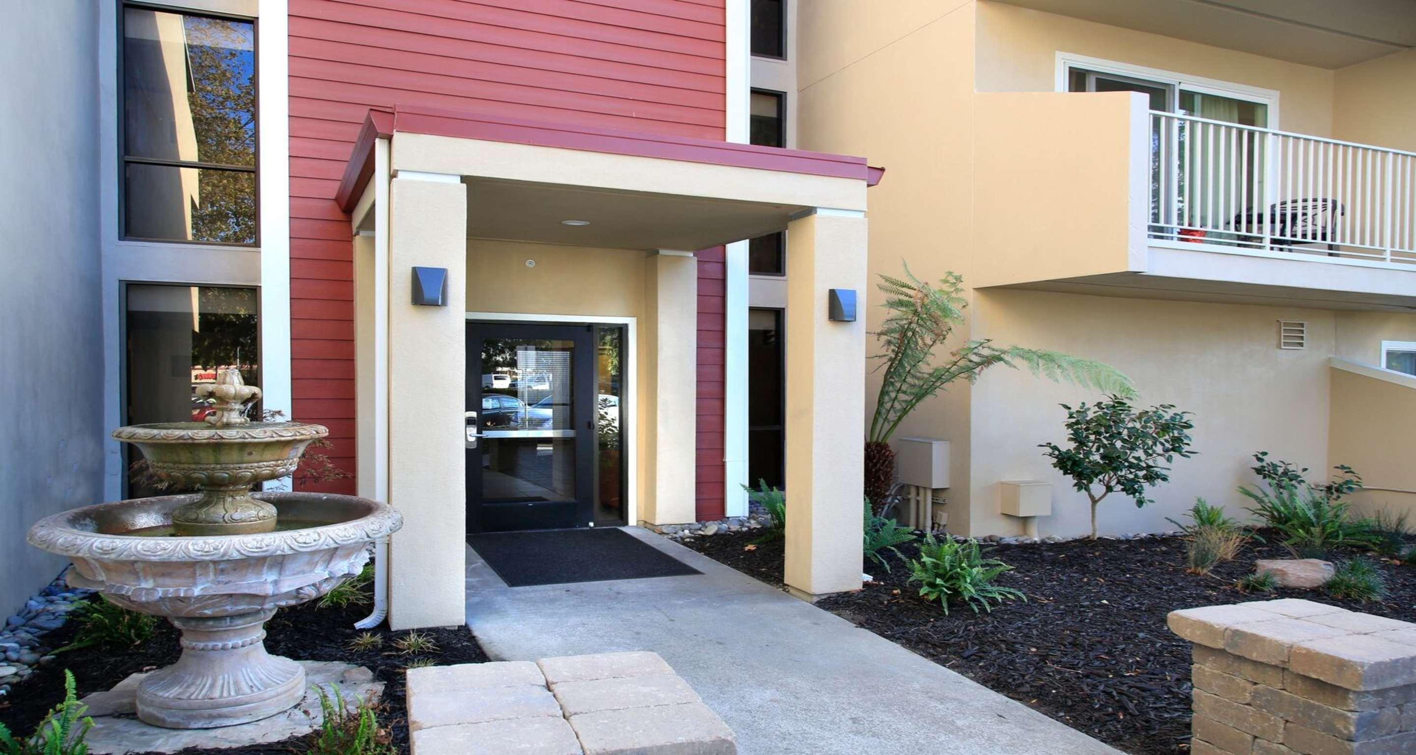 Best Western Plus Garden Court Inn Fremont Exterior photo