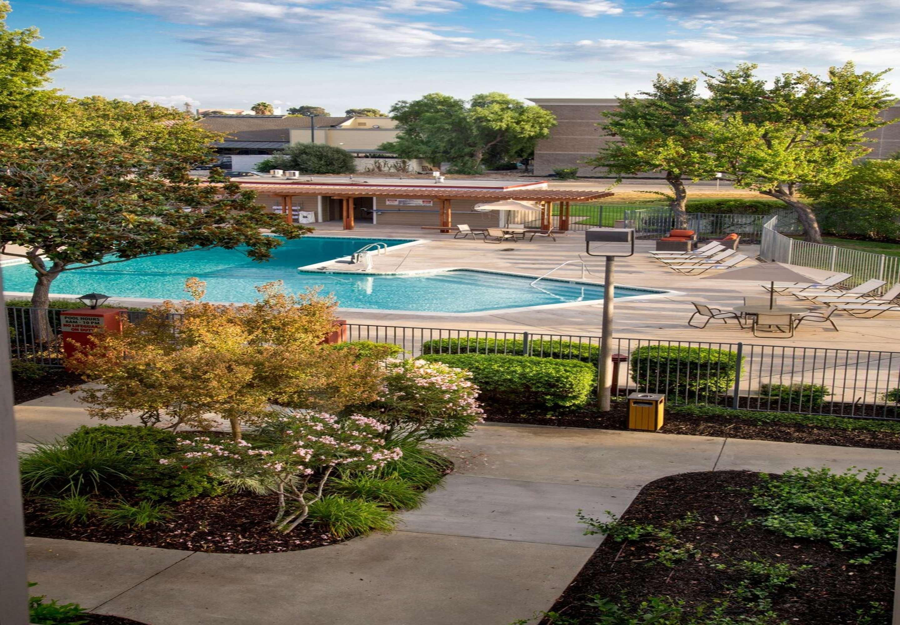 Best Western Plus Garden Court Inn Fremont Exterior photo