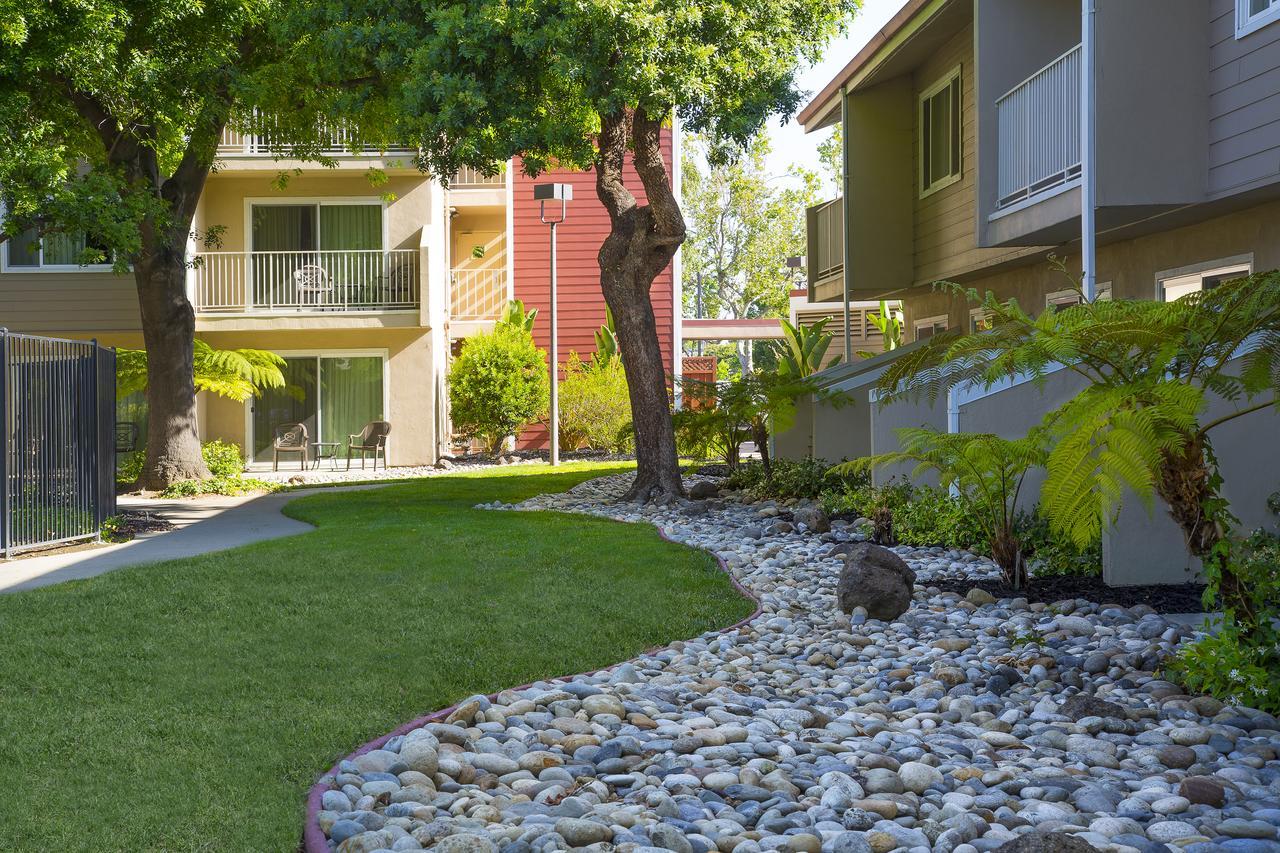 Best Western Plus Garden Court Inn Fremont Exterior photo